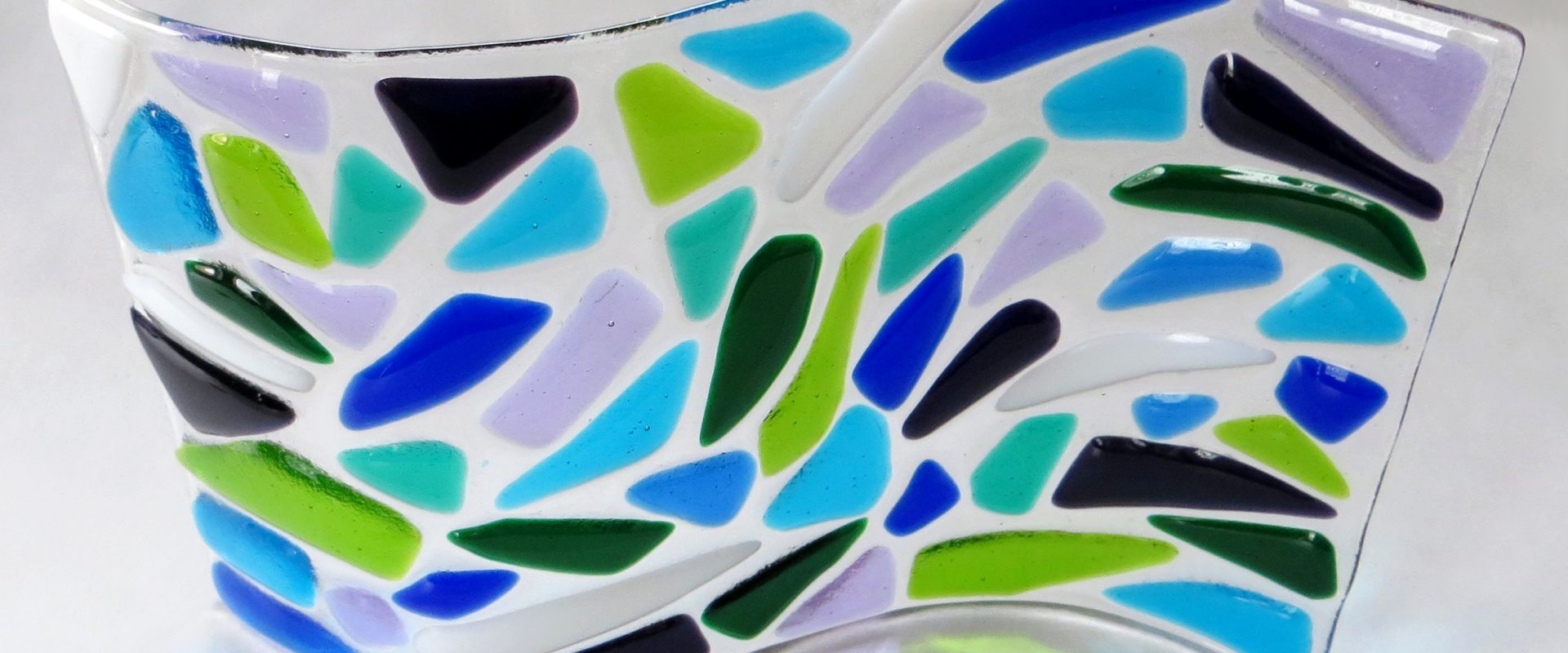 Make a freestanding glass wave with Roxanne Denny